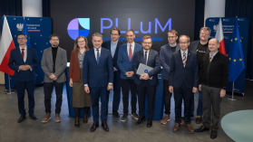 „Cześć, jestem PLLuM. Oto moje zalety”. Ministerstwo Cyfryzacji prezentuje polską AI