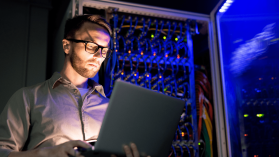 USA: rząd chce zatrudnić 1000 specjalistów. Giganci technologiczni obiecują wsparcie