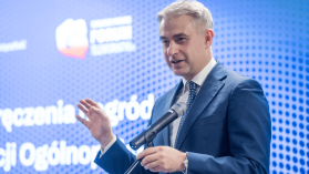 Impas w sprawie polskiego nadzoru nad sztuczną inteligencją. Resort cyfryzacji przedstawia dwa warianty ustawy