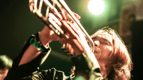 Founderze, nie fałszuj! ZAiKS Creative Lab publikuje darmowy „Przewodnik po prawach autorskich dla startupów”