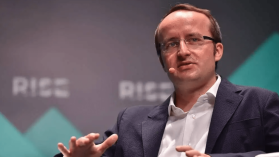 Rekordowa transakcja: 70 milionów dolarów za dwie litery. Kto bogatemu Polakowi zabroni?