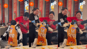 Humanoidalny robot wpadł w taneczny szał w restauracji. Pracownicy musieli go obezwładnić