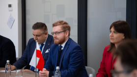 Rządowa ofensywa: projekt cyfrowego podatku trafia do wykazu prac