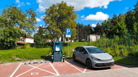 49,99 euro miesięcznie i ładowanie bez limitu. Tak może wyglądać kolejny etap elektromobilności w Europie