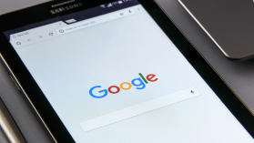 Google ustępuje pod naciskiem Unii Europejskiej: zmiana polityki antyspamowej pozwoli uniknąć potężnej kary