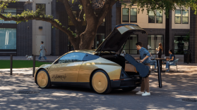 Tesla zapowiada sprzedaż Cybercabów do końca roku. Regulatorzy sprawdzają bezzałogowy pojazd