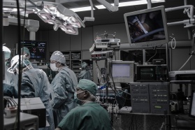 W Poznaniu usunięto guza gardła środkowego z użyciem robota chirurgicznego da Vinci
