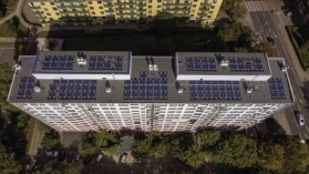 Elektrownia słoneczna na dachach wrocławskich wieżowców – ogranicza emisję dwutlenku węgla i obniża rachunki za prąd