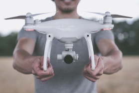 10 innowacyjnych zastosowań dronów w przemyśle 4.0