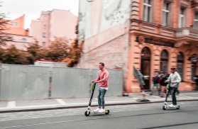 Raport ”Na progu przełomu”: Współdzielona mobilność zmienia polskie miasta
