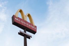 McDonald’s inwestuje w Apprente. Roboty przyjmą zamówienie