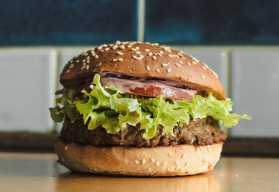 Bobby Burger idzie w ślady Burger Kinga i wprowadza roślinne burgery