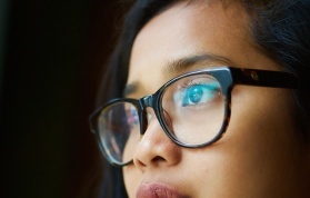 Naukowcy stworzyli okulary wyposażone w biosensor. Pomogą diabetykom zbadać poziom cukru we krwi