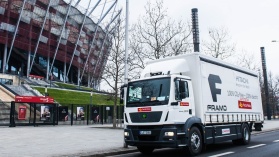 Poczta Polska i Żabka jako pierwsze w Polsce będą dowozić paczki elektryczną ciężarówką