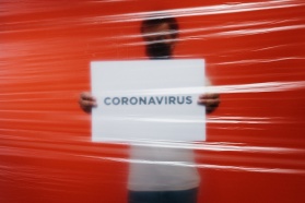 Branża finansowa pomaga przetrwać koronawirusa. Oto, co robi