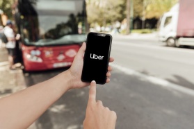 Uber pomoże kierowcom znaleźć nowe zatrudnienie. Wyświetli w aplikacji oferty pracy