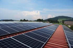  Biznes coraz chętniej inwestuje w energię ze słońca