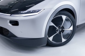 Bridgestone i Lightyear łączą siły, aby stworzyć pierwszy elektryczny samochód o zasięgu ponad 725 km