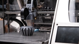 Dzięki drukowi 3D wyprodukujesz części samochodowe, wiatraki, a nawet... domy. Jak druk 3D zmienia przemysł?
