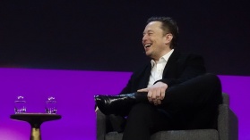 Elon Musk wstrzymuje zakup Twittera. Chodzi o liczbę fake'owych kont