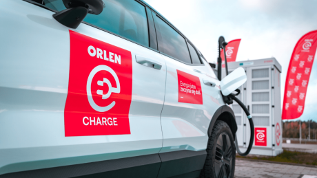 ORLEN otworzył pierwszy nowoczesny hub szybkiego ładowania samochodów elektrycznych. Do końca roku będzie ich kilkanaście