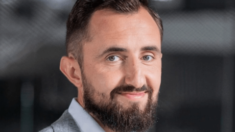 "Możemy dostarczyć hiper-personalizowaną pomoc na masową skalę" - o lepszym wykorzystaniu AI przez NGO opowiada Jacek Siadkowski (Tech To The Rescue)