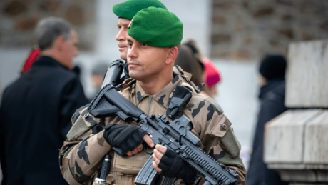 Francuska armia stawia na rodzimą sztuczną inteligencję. Podjęto współpracę z Mistral AI