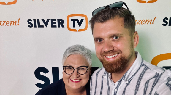 Szymon Negacz uwierzył w SilverTV: założyciel WiseGroup inwestuje w medialny projekt Mądrej Babci