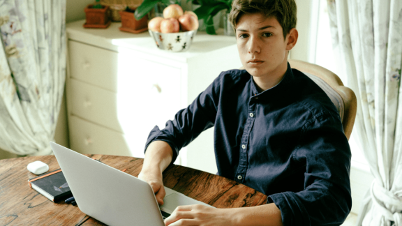 Prompty na exploity, malware czy ransomware bliżej niż myślimy? Vibe hacking zyskuje na popularności