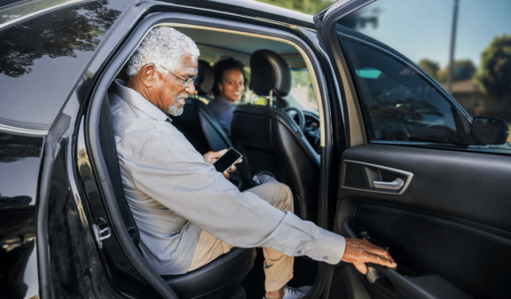 Rusza Uber dla seniora. Nowa usługa już dostępna w całej Polsce