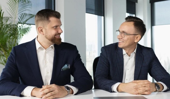 „Czasem w biznesie trzeba zrobić kolejny krok” – Szymon Negacz i Michał Balcerzak ruszają z prywatnym funduszem WiseVentures