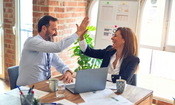 32% osób uważa, że w Polsce nie da się prowadzić w biznesu, największą barierą biurokracja – badanie EY