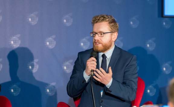 „AI nie powie, jak wyrobić prawo jazdy na Marsie”. Wiceminister cyfryzacji o AI Act, bezpieczeństwie i wsparciu Ukrainy