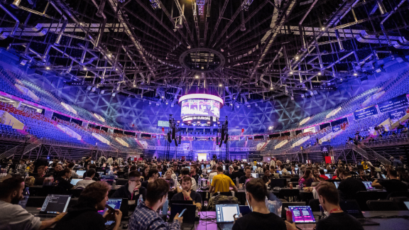 HackYeah 2025: powrót największego stacjonarnego europejskiego hackathonu do Krakowa