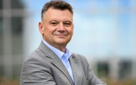 JRH dokupuje akcje i zwiększa zaangażowanie w CampusAI