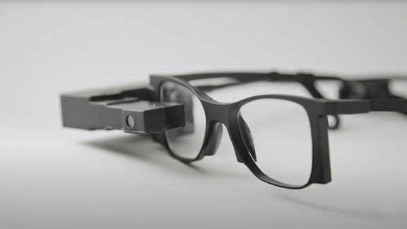 25,5 litery więcej i koniec z ciemną plamą. Implant, który pokonał nieuleczalną ślepotę, ma trafić do Europy