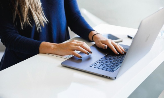 Koniec ery awizo. Już wkrótce wszystkie pisma urzędowe będą dostarczane przez e-Doręczenia