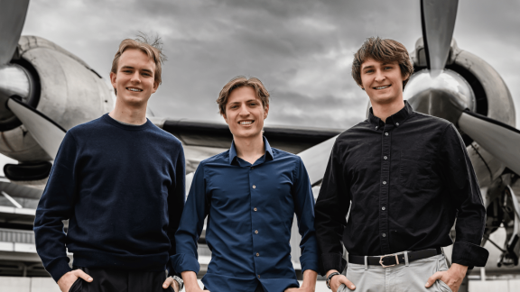 Pomagają zdobywać kontrakty dla Pentagonu, sami zdobyli 5 mln USD. Sales Patriot Szymczyka ze wsparciem m.in. od Pucka i Staniszewskiego