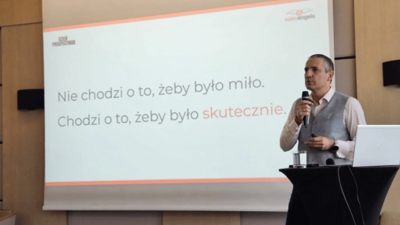 Dobry cold calling nie jest natrętny – Karol Bartkowski o sztuce sprzedaży