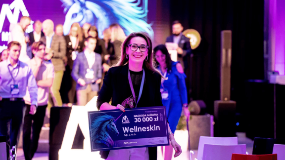 Kosmetyki na bazie nanopęcherzyków gazu. Mazowiecki startup Wellneskin po sukcesie w „Startuj z Mazowsza”