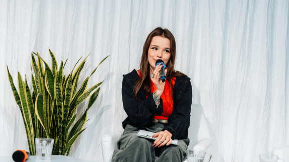 W ślepym teście wygrywa, na półce budzi lęk. Dlaczego wciąż boimy się roślinnych zamienników?