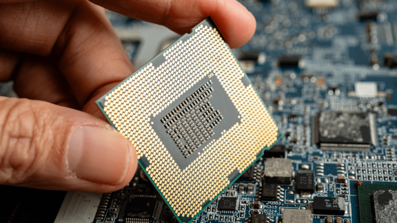 Kupujcie, póki tanio. Lenovo odpala AI Gigafactory we współpracy z Nvidią, ostrzegając przed wzrostem cen