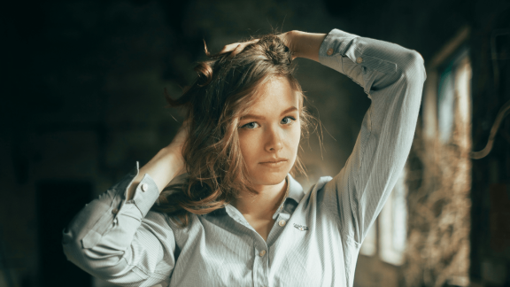 Pokoleniowy niepokój: młodzi pracownicy najbardziej obawiają się wpływu AI na rynek pracy