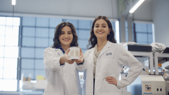 Ubrania z dwutlenku węgla? H&M i inni giganci stawiają na technologię Rubi