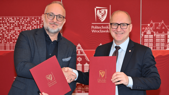 IBM oraz uczelnie z Wrocławia i Łodzi stworzą nowy wariant modelu PLLuM, polskiego dużego modelu językowego opartego na AI