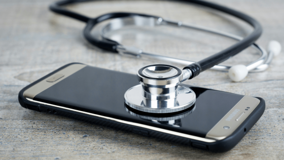 Zbyt optymistyczny algorytm. Dlaczego w nagłych wypadkach nie powinieneś ufać ChatGPT?