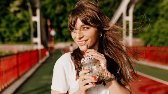 Sama woda to już za mało: rynek napojów funkcjonalnych rośnie w rekordowym tempie