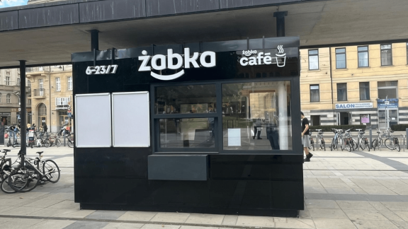 Żaba, Żabka, kiosk: najmniejszy sklep otwiera się we Wrocławiu