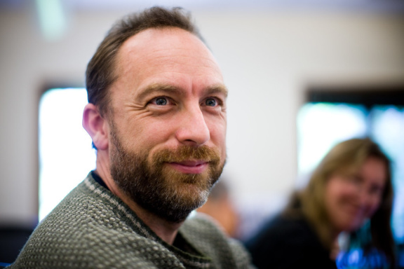 Założyciel Wikipedii Jimmy Wales wprowadził na rynek antyfacebook. Platforma w ciągu kilku dni zyskała 200 tys. użytkowników