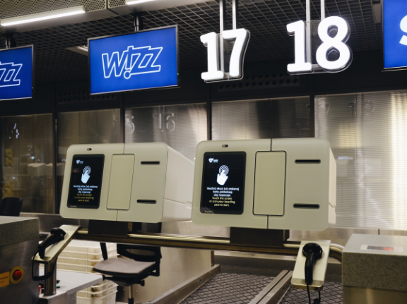 Kraków Airport otworzył samoobsługowe stanowiska nadawania bagażu Self-Service Bag Drop